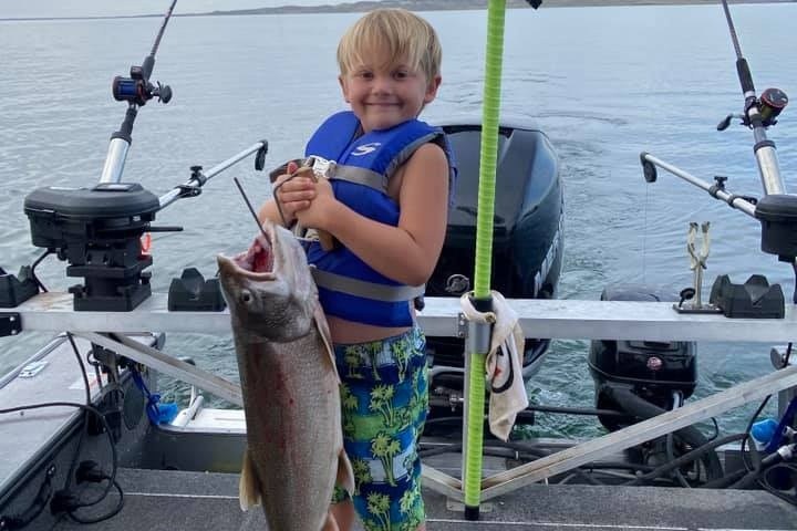 a small boat in a body of water