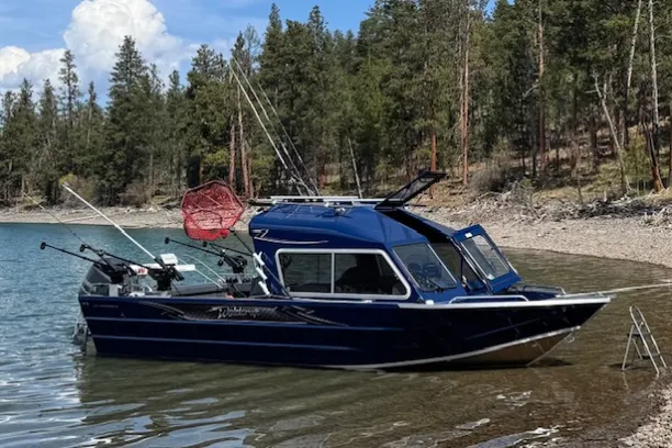 a small boat in a body of water