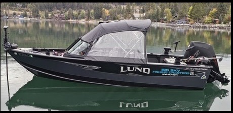 a small boat in a body of water